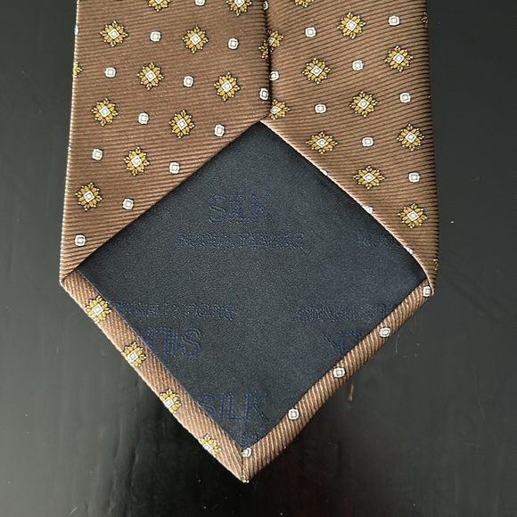 Bijoux Terner Cappuccino Brown Silk Tie, Gold & White Pattern, Perfect for Fall - Picture 10 of 12